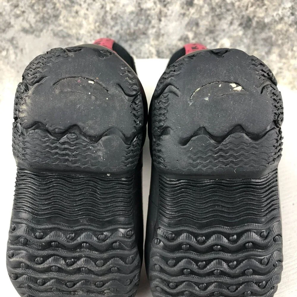 Bogs Infants Size 7 Classic Skulls Red Black Closed Toe PullOn Winter Boots FAIR